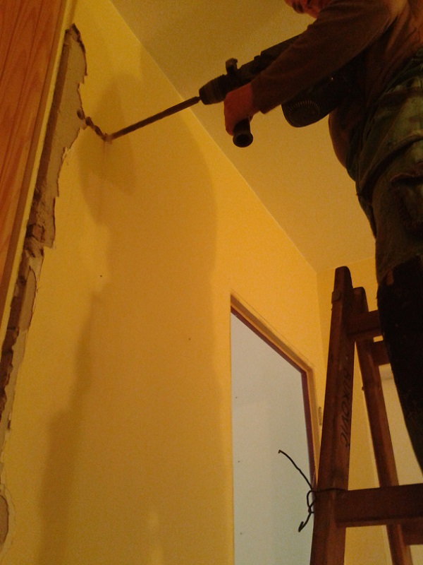 Demolácia panelovej steny v Prievidzi Dlhá ul.