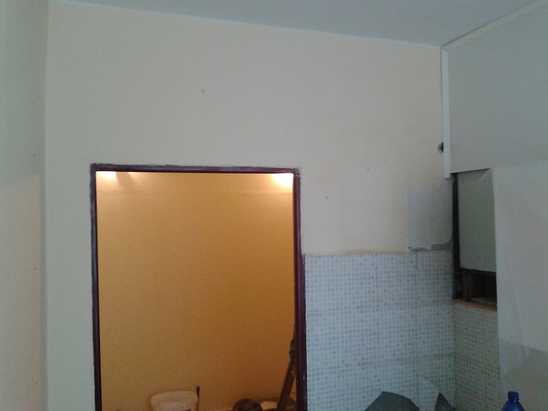Demolácia panelovej steny v Prievidzi Dlhá ul.