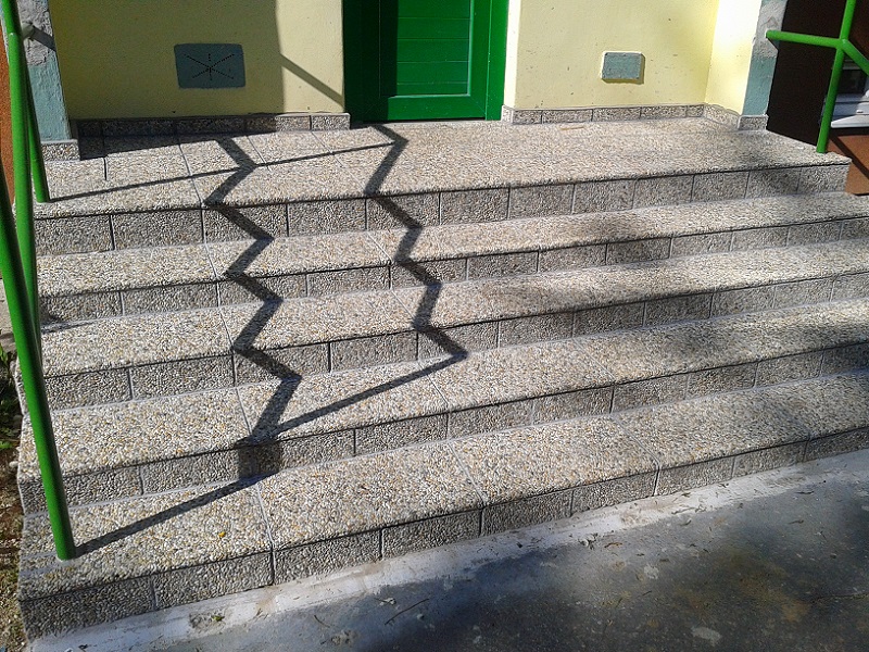 Kompletná revitalizácia vstupných schodov do bytového domu Dlhá ul. 30-36 Prievidza