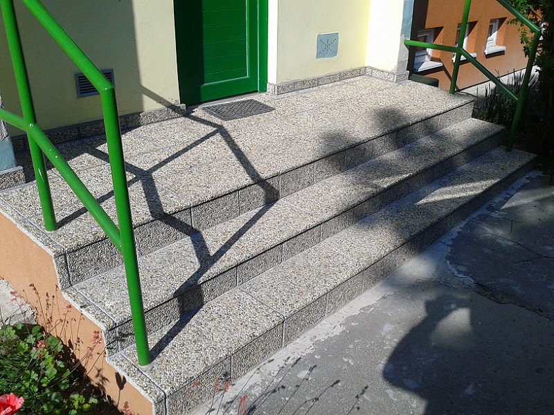 Kompletná revitalizácia vstupných schodov do bytového domu Dlhá ul. 30-36 Prievidza