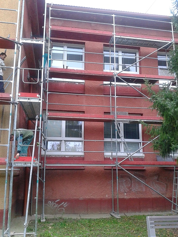 Obnova fasády – má byť Prenájom lešenia na MŠ D. Krmana v Prievidzi pre Lechstav s.r.o. Prešov