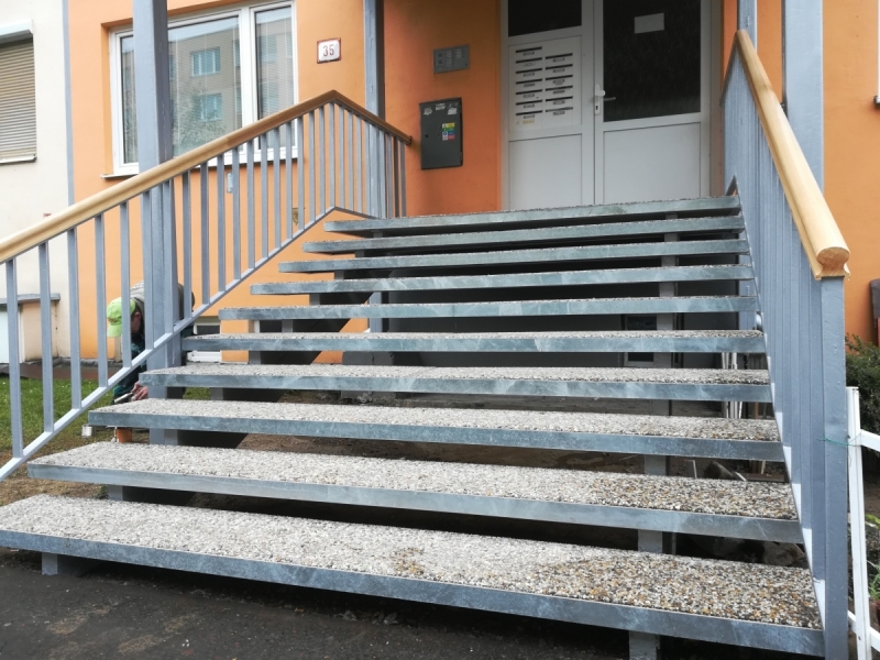 Revitalizácia schodov do bytového domu PD
